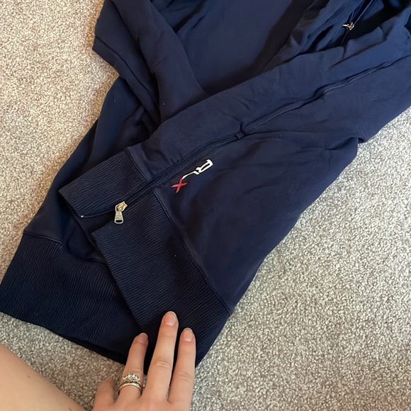 Sweatshirt - Picture 2 of 3